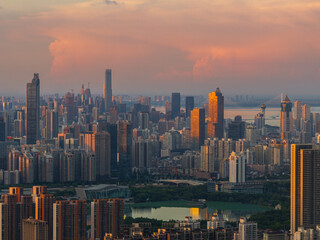 Naklejka premium Wuhan Summer City Skyline Sunrise Scenery