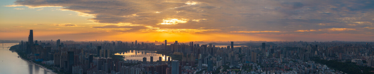 Fototapeta premium Wuhan Summer City Skyline Sunrise Scenery