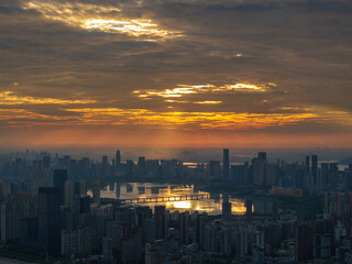 Obraz premium Wuhan Summer City Skyline Sunrise Scenery