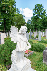 sch&ouml;ner kleiner Engel auf dem Ostfriedhof M&uuml;nchen