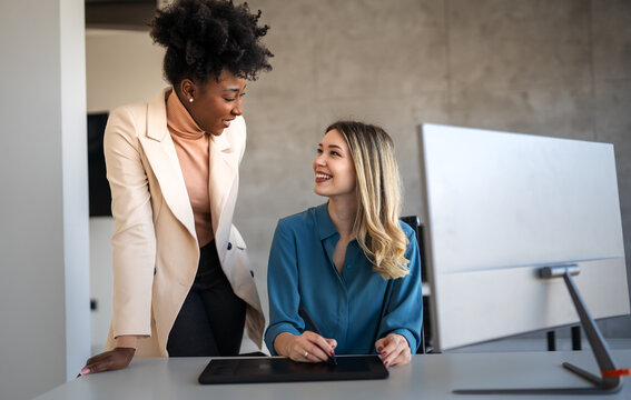 Business professionals explores artificial intelligence, machine learning, and data analytics - Powered by Adobe