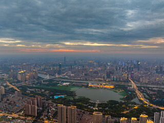 Obraz premium Wuhan city landmark skyline scenery