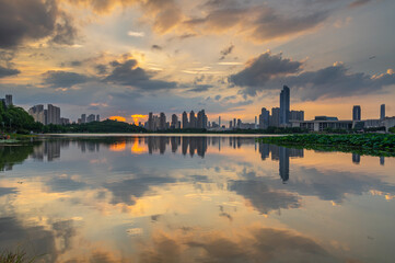 Naklejka premium Wuhan city landmark skyline scenery