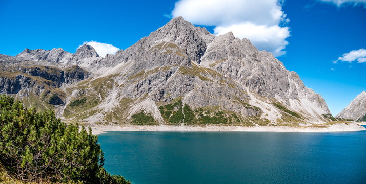 Vorarlberg, &Ouml;sterreich: Panorama des Seekopf (2698 m) &uuml;ber dem L&uuml;nersee