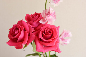 薔薇とスイートピー