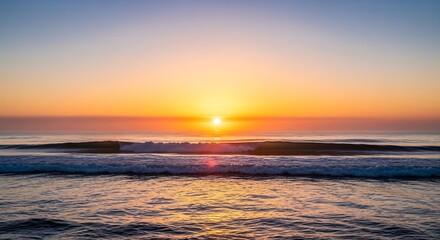 Obraz premium Realistic Horizon Scene of Ocean under Golden Glow