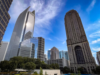Obraz premium Midtown Atlanta Skyline With A Blue Sky 