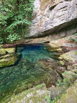 Les belles sources de la Sorgues, sur le plateau du Larzac