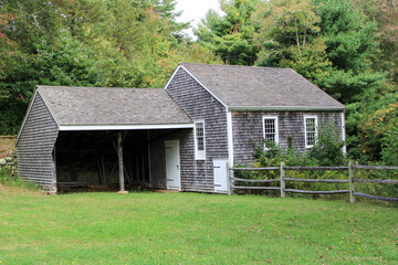 Obraz premium Classic American Cape Cod Architecture with Cedar Shingles