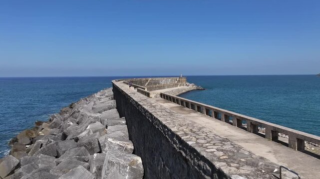 Paseo del Faro de Orio en Gipuzkoa, Euskadi