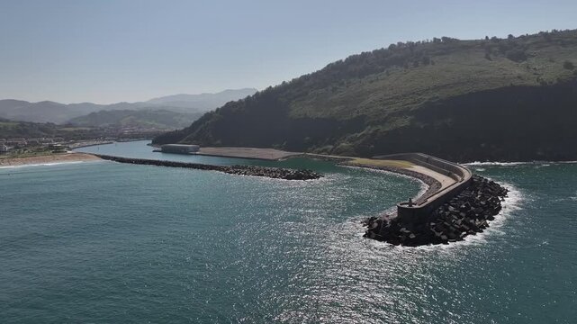 Paseo del Faro de Orio en Gipuzkoa, Euskadi