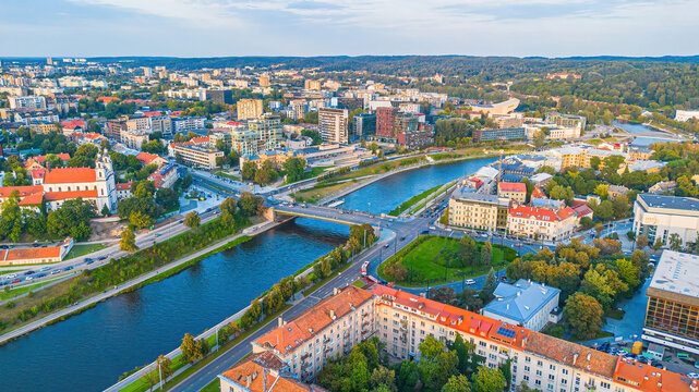 Fototapeta Aerial view of the Green Bridge crossing the Néris river in Vilnius, the capital city of Lithuania in the Baltic States