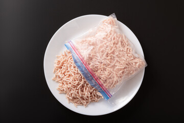 ［岩手県産］若鶏　もも　挽き肉　（冷凍）