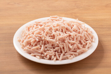 ［岩手県産］若鶏　もも　挽き肉　（冷凍）