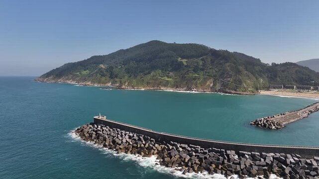 Paseo del Faro de Orio en Gipuzkoa, Euskadi
