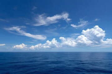 青空と白い雲と青い海の広大な風景