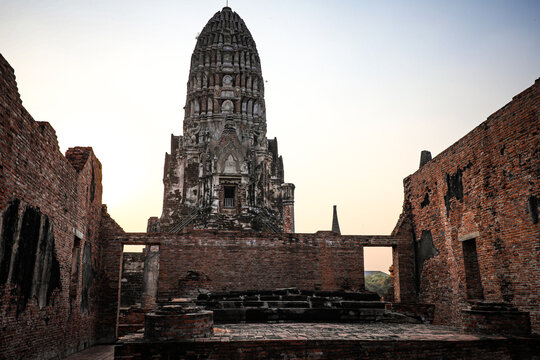 Wat Ratchaburana,beautiful temple Ayutthaya,renowned for treasures. Highlight the prang,which houses large deep crypt,comprising three large rooms.houses relics and filled with numerous Buddha images.