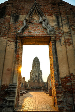 Wat Ratchaburana,beautiful temple Ayutthaya,renowned for treasures. Highlight the prang,which houses large deep crypt,comprising three large rooms.houses relics and filled with numerous Buddha images.