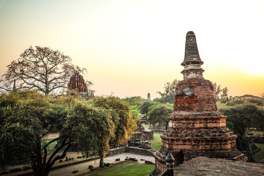 Wat Ratchaburana,beautiful temple Ayutthaya,renowned for treasures. Highlight the prang,which houses large deep crypt,comprising three large rooms.houses relics and filled with numerous Buddha images.