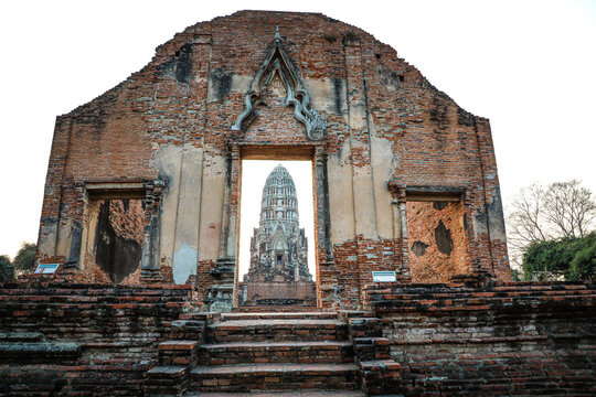 Wat Ratchaburana,beautiful temple Ayutthaya,renowned for treasures. Highlight the prang,which houses large deep crypt,comprising three large rooms.houses relics and filled with numerous Buddha images.