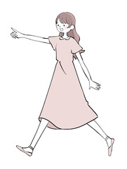 ワンピースを着た歩く女性