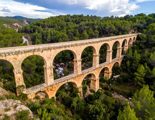 Obraz premium Ancient stone bridge over a valley