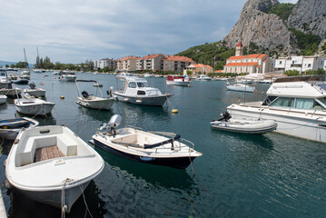 Obraz premium Motorboats in marina with church and cliffs