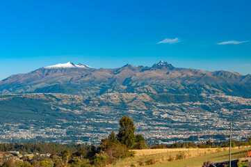 Fototapeta premium Panoramic View of the Guagua and Rucu Pichincha Volcanoes