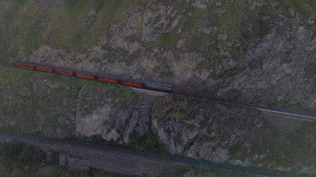 El tren mas dif&iacute;cil del mundo, TREN NARIZ DEL DIABLO EN ECUADOR