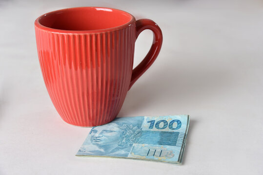 Financial value of Brazilian real notes holding money in cedula economy