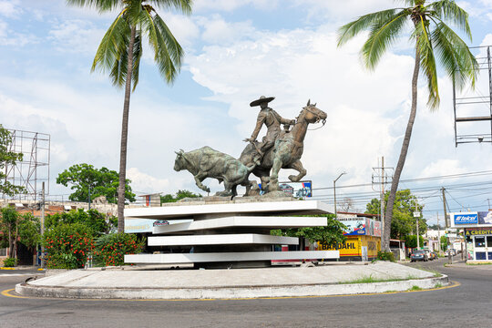 charro statue mounted on horse in reprecentacion of the sport of charreria and the suerte de cola. Glorieta del Charro, Colima, Mex, Jan 2, 2026. charreria. artist Bernardo Ruiz Lopez Artasanchez.