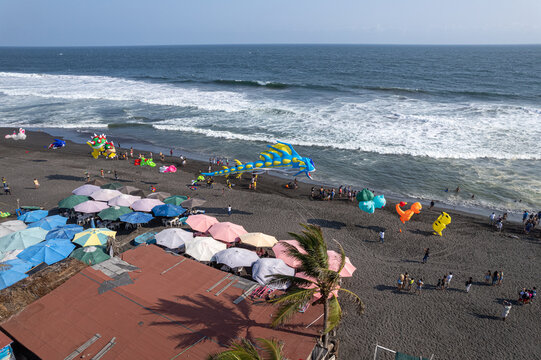 kite festival at Cuyutl&aacute;n beach, Armer&iacute;a, Colima, Mexico, June 24, 2024, armeria, guiarados, gyarados, pikachu, picachu, pokemon kites
