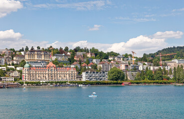 Obraz premium Mandarin Oriental Palace on the banks of Lake Luzerne
