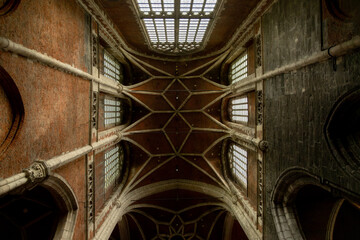 Wnętrze i widok sklepień kościoła w Gandawie © Magdalena