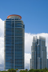 South Beach &egrave; un vivace quartiere situato all'estremit&agrave; meridionale di Miami Beach. Nota per le sue splendide spiagge, l'architettura Art D&eacute;co e la vivace vita notturna