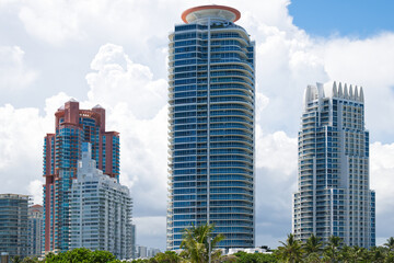 South Beach &egrave; un vivace quartiere situato all'estremit&agrave; meridionale di Miami Beach. Nota per le sue splendide spiagge, l'architettura Art D&eacute;co e la vivace vita notturna