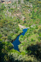 rio en medio de la montaña salamanca pozo de los humos