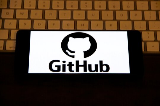 GitHub - Plataforma de hospedagem de c&oacute;digo-fonte e arquivos com controle de vers&atilde;o usando o Git.
