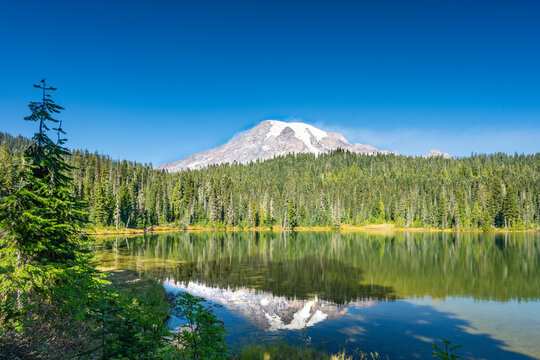 Mt. Rainier National Park Reflection Lake in the Fall of 2025