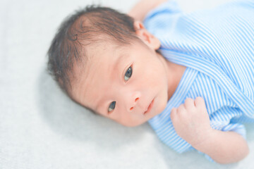 新生児　0ヶ月の赤ちゃん　横顔