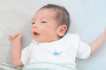 新生児　0ヶ月の赤ちゃん