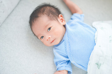 新生児　0ヶ月の赤ちゃん