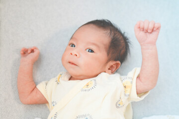 新生児　0ヶ月の赤ちゃん