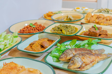 grilled fish with lemon and salad