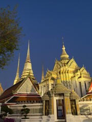 Fototapeta premium Wat Pho Temple of the Reclining Buddha – Bangkok Landmark at Night