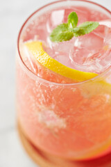 grapefruit juice with lemon