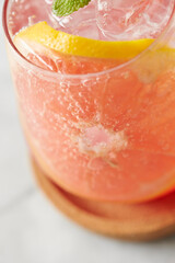 grapefruit juice with lemon