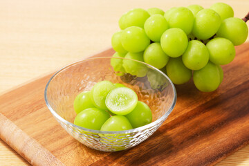 シャインマスカット　Shine Muscat (Green Seedless Grapes)