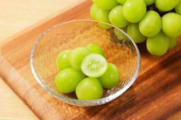シャインマスカット　Shine Muscat (Green Seedless Grapes)