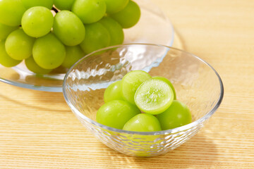 シャインマスカット　Shine Muscat (Green Seedless Grapes)